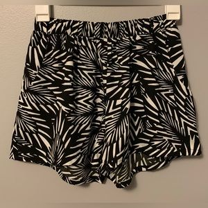 Tyche Women’s Shorts Size Small